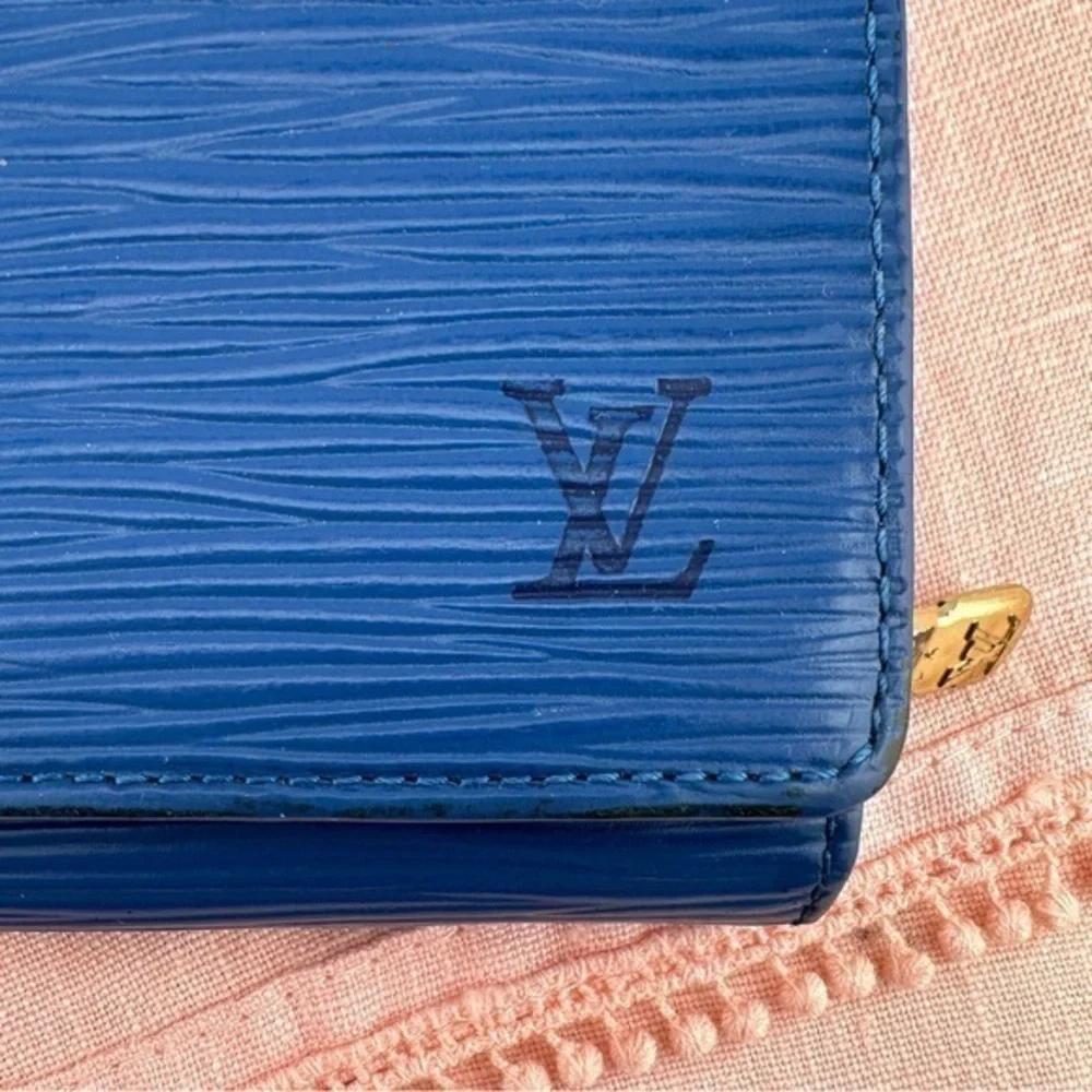 AUTHENTIC Louis Vuitton Epi Porte Monnaie Billets Tresor Wallet. Toledo Blue - Picture 9 of 16